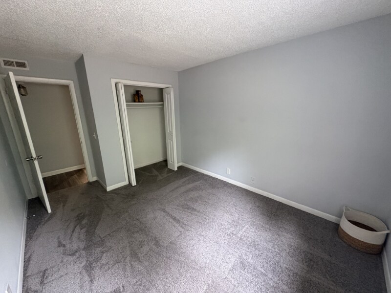 Building Photo - 1005 Hickory Hill Ln