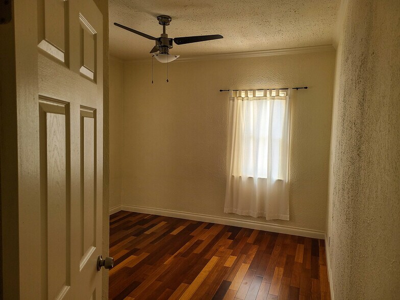 Building Photo - 11301 Blix St