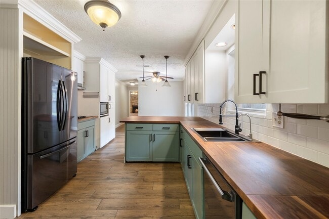 Building Photo - 8215 Winding Hill Ln