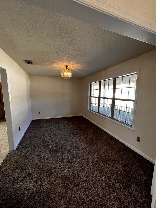 Building Photo - Home For Rent