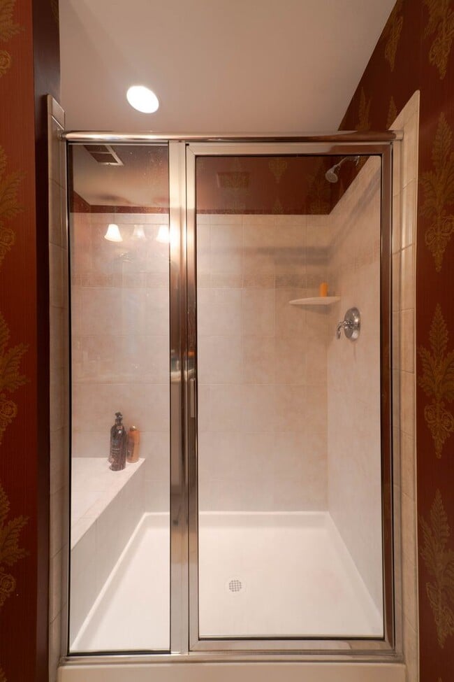 Building Photo - Well Appointed 3 Bedroom 3.5 Bath Townhome in Fairfax