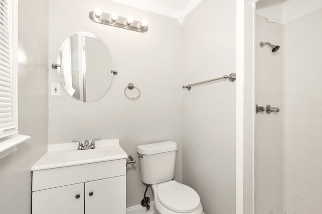 Building Photo - 4318 Balwin Dr SW