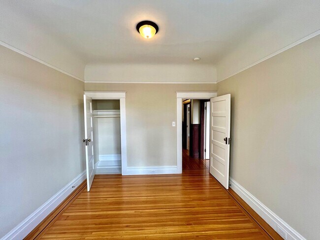 Building Photo - PM0314