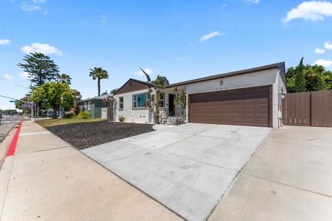 Building Photo - Nicely Remodeled 3 Bed 2 Bath in West Chul...