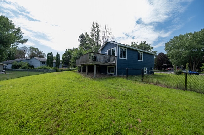 Building Photo - 15709 Chalet Ct