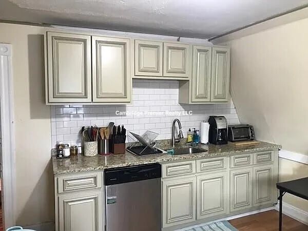 Building Photo - 13 Charnwood Rd