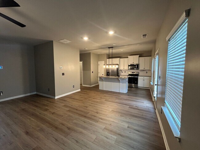Building Photo - **Move in with NO SECURITY DEPOSIT**11612 Winston Dr - Available NOW! $100 Off First 2 Months!  –...