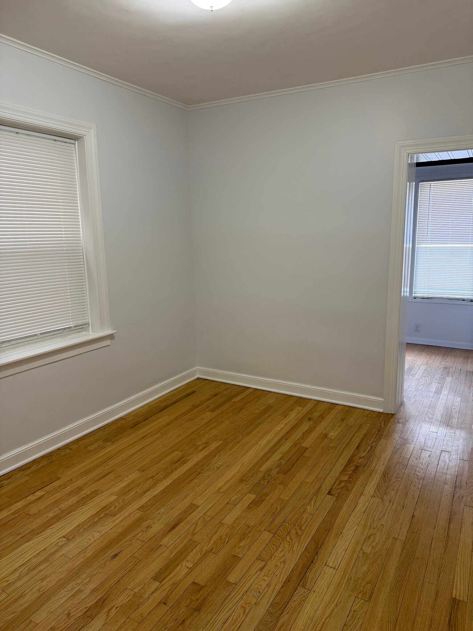 Building Photo - 5639 N Artesian Ave
