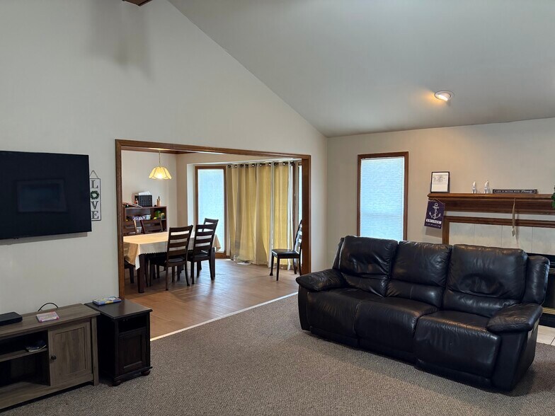 Building Photo - 50989 Middle River Dr