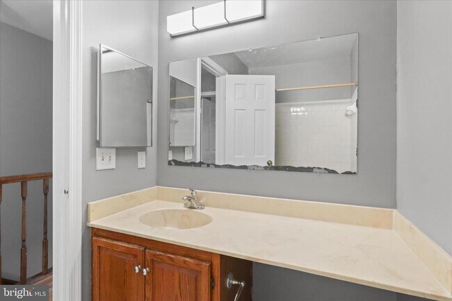 Building Photo - 441 Old Town Ct