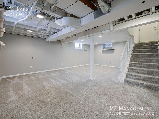 Building Photo - 203 Pare St