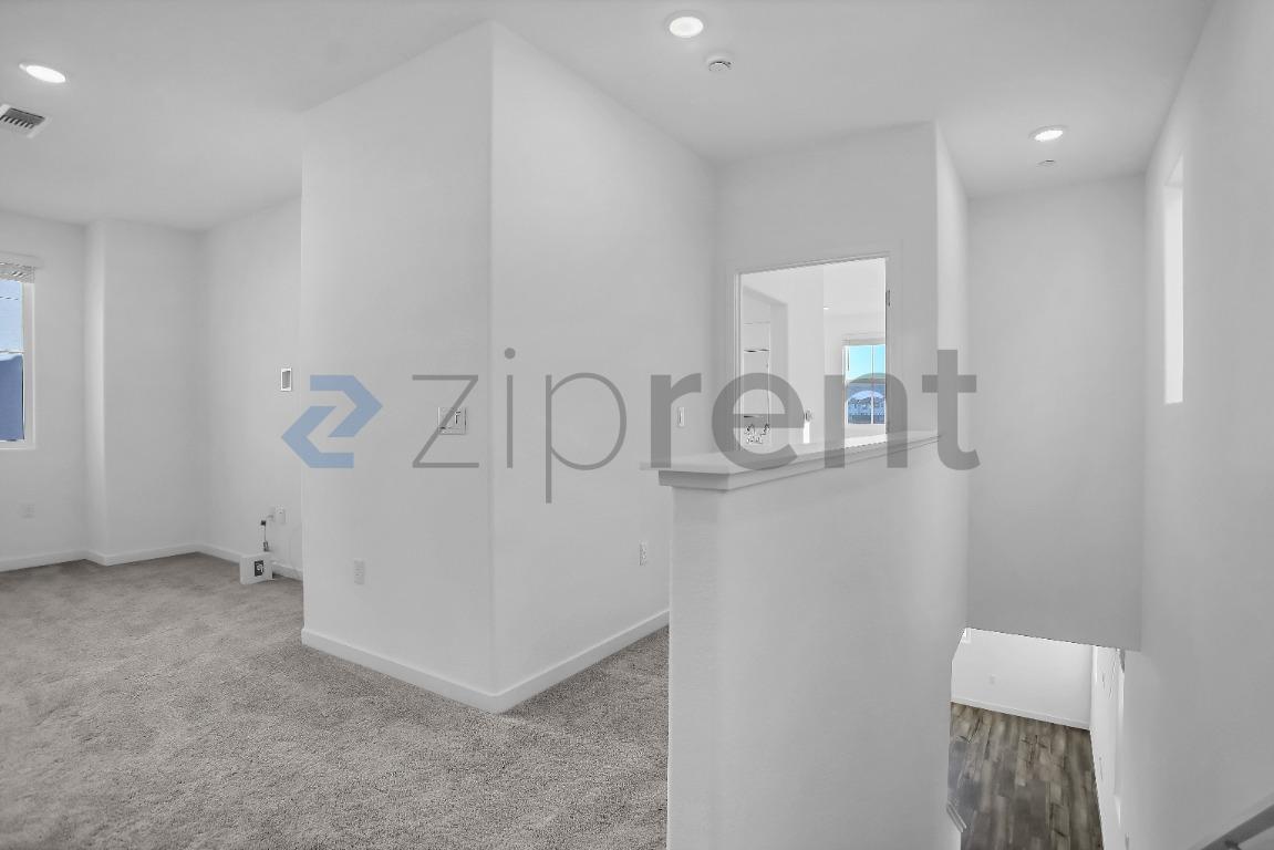 Building Photo - Unit