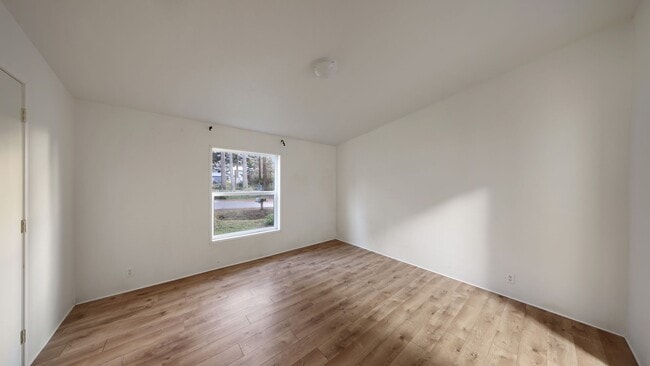 Building Photo - 3 Bed 2 Bath - Pet Friendly - NAS Whidbey