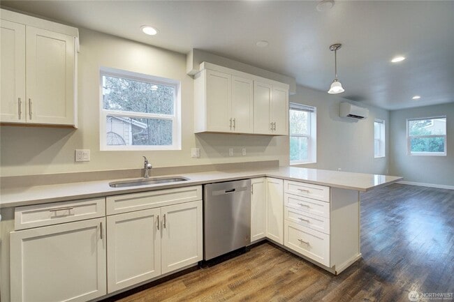 Building Photo - 3Bd/2.5Ba Kirkland Townhouse
