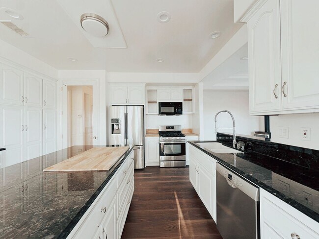 Building Photo - Multi-Generational 5-Bedroom, 4 Bath Home ...