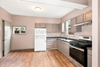 Building Photo - 2205 10th Ave S