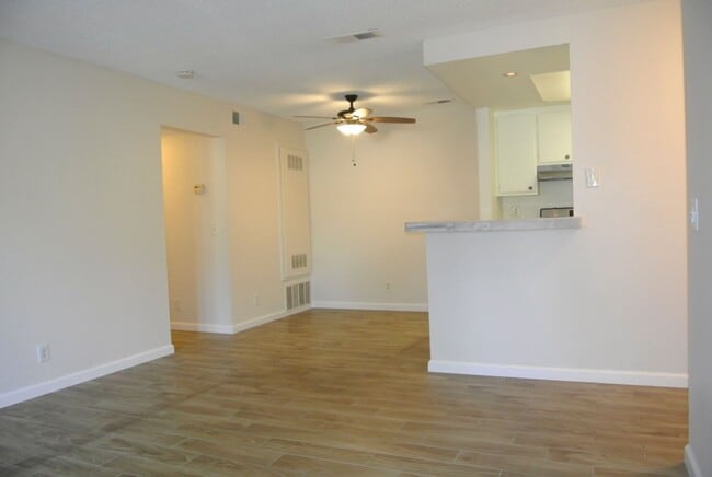 Building Photo - 1Bed/1Bath Downstairs Condo in the Shadowridge Aspens Community!~ Shadowridge