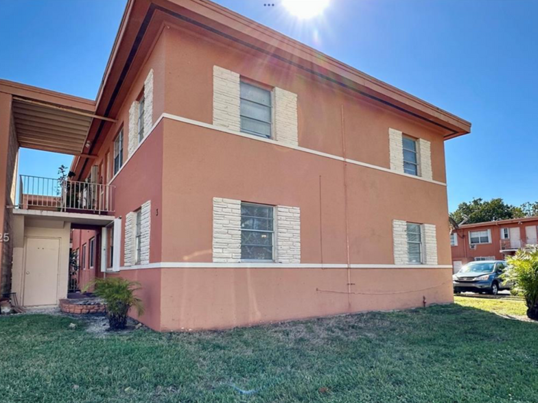 Building Photo - 3670 SW 10th St
