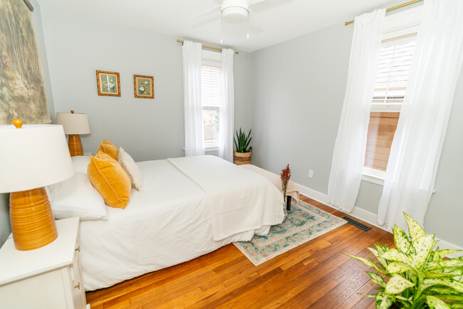 Bedroom 3 with queen bed - 60 Starr St