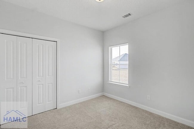 Building Photo - 20 Fuller Wy NE