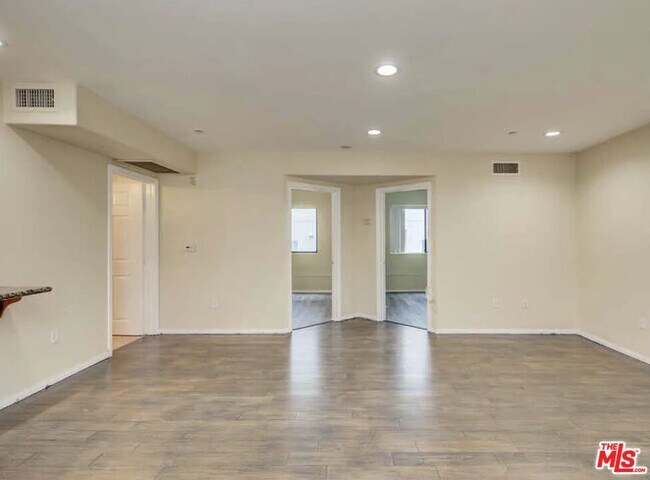 Building Photo - 6815 Baird Ave