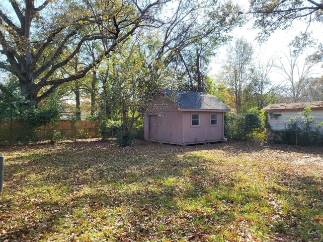 Building Photo - 303 Sparta St