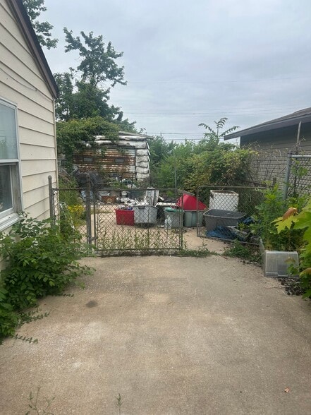 Building Photo - 608 St Monica Dr