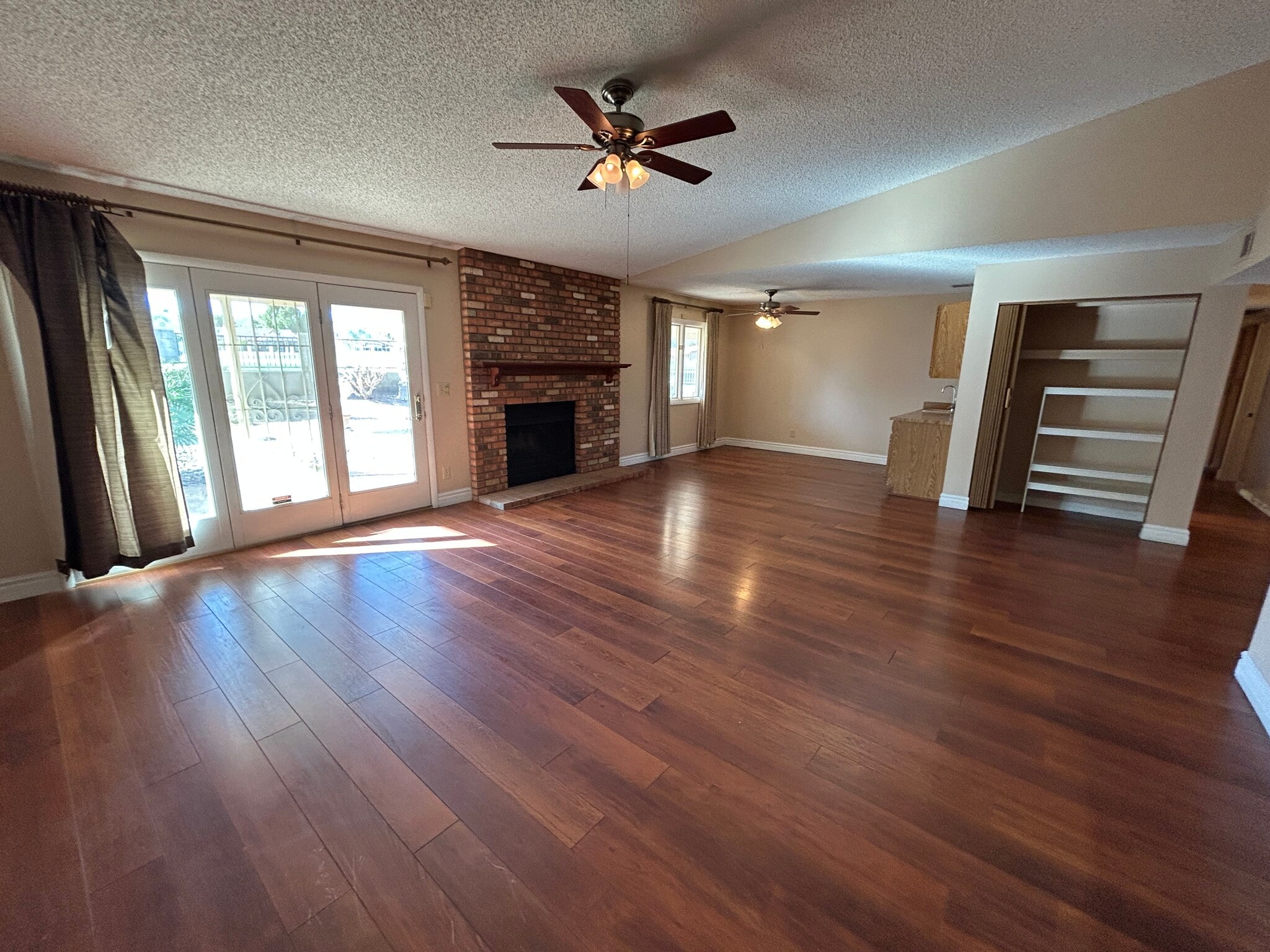 Building Photo - 12138 S Tomi Dr