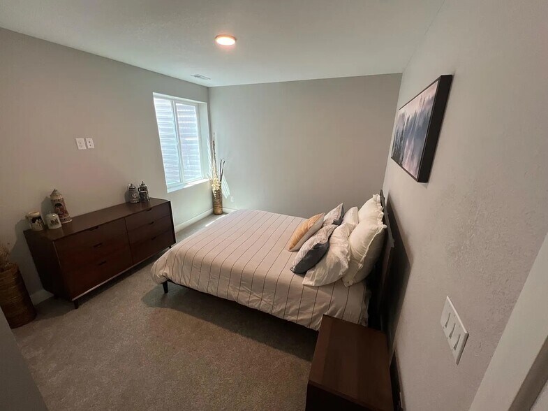 Basement bedroom 2 - 2860 W Parkside Pl