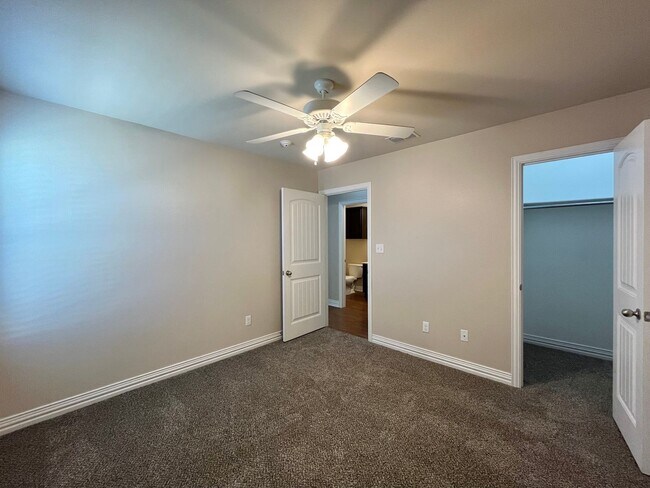 Building Photo - 319 Princess Place