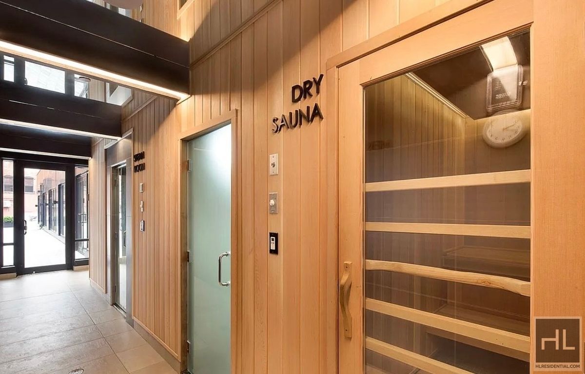 Building Photo - Bruckner Boulevard