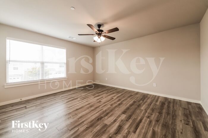 Building Photo - 605 Ava Trl