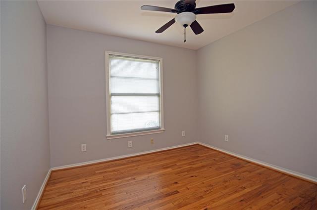 Building Photo - 2325 Kingswood Dr