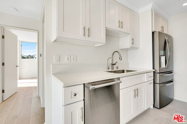 Building Photo - 28405 Via Acero St