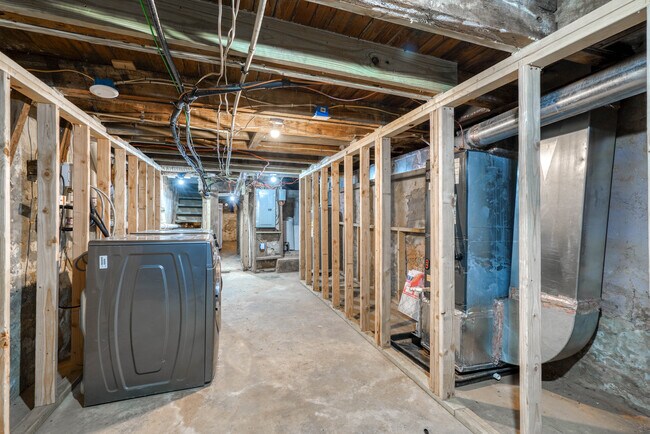 Building Photo - 135 S Central Ave