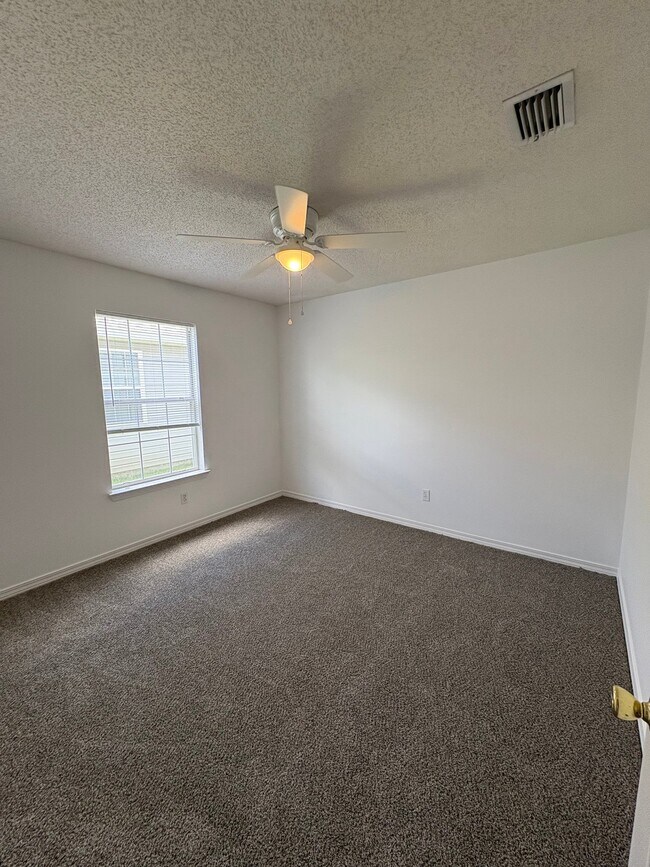 Building Photo - 953 Southern Oaks Ct