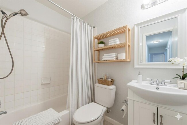 Building Photo - 7808 Clydesdale Dr