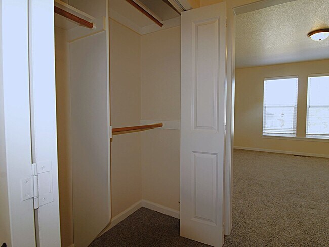 Building Photo - Charming 3-Bedroom Home in NE Bend – Close...
