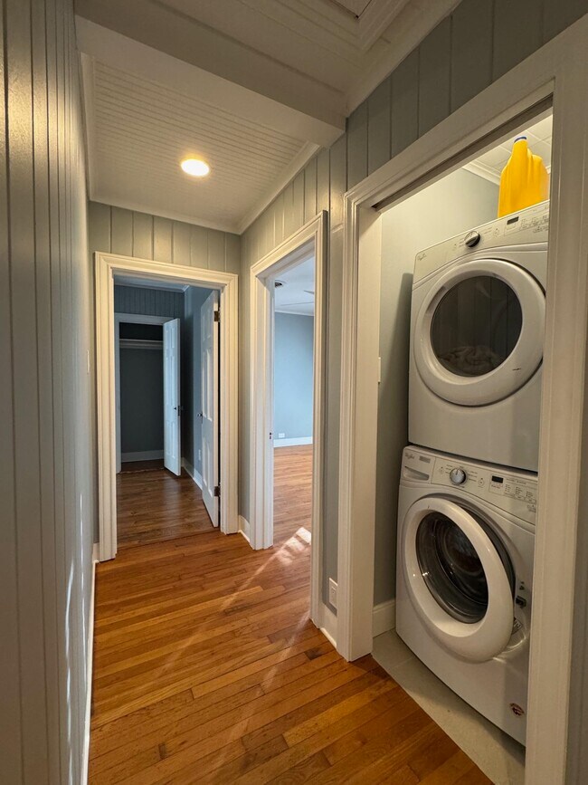 Building Photo - 1114 10th St