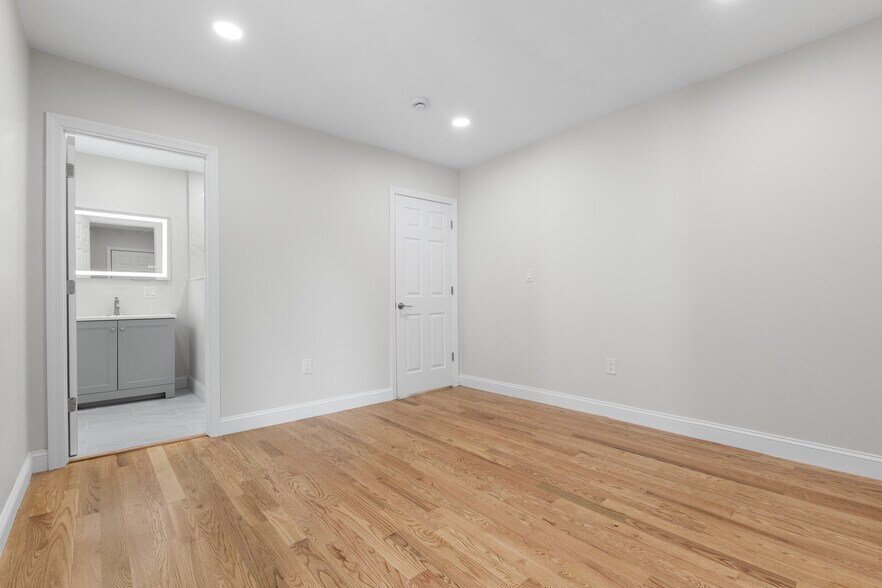 Building Photo - 322 Jefferson Ave