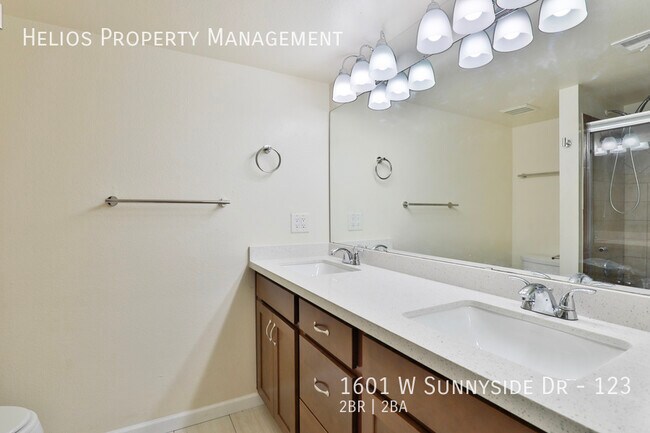 Building Photo - 1601 W Sunnyside Dr