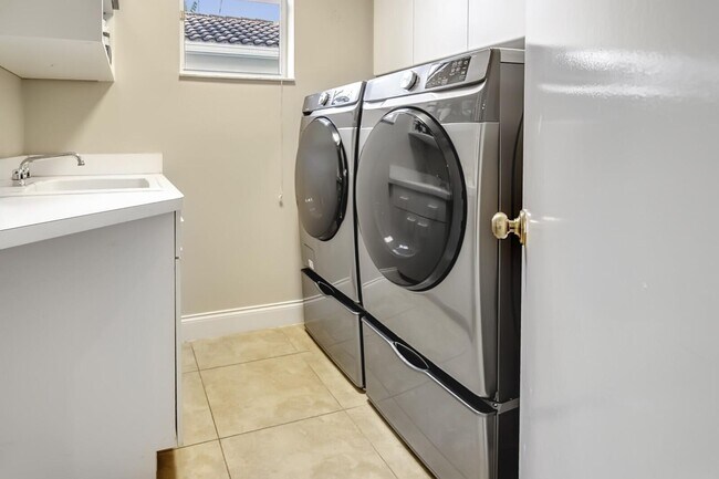 Building Photo - 6684 NW 23rd Ter