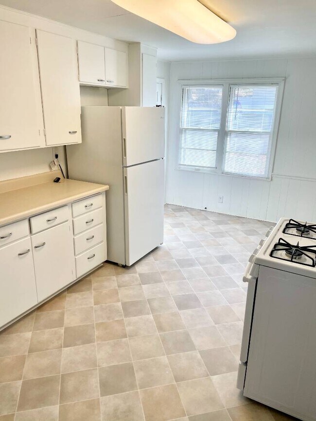 Building Photo - 1623 Cedar St