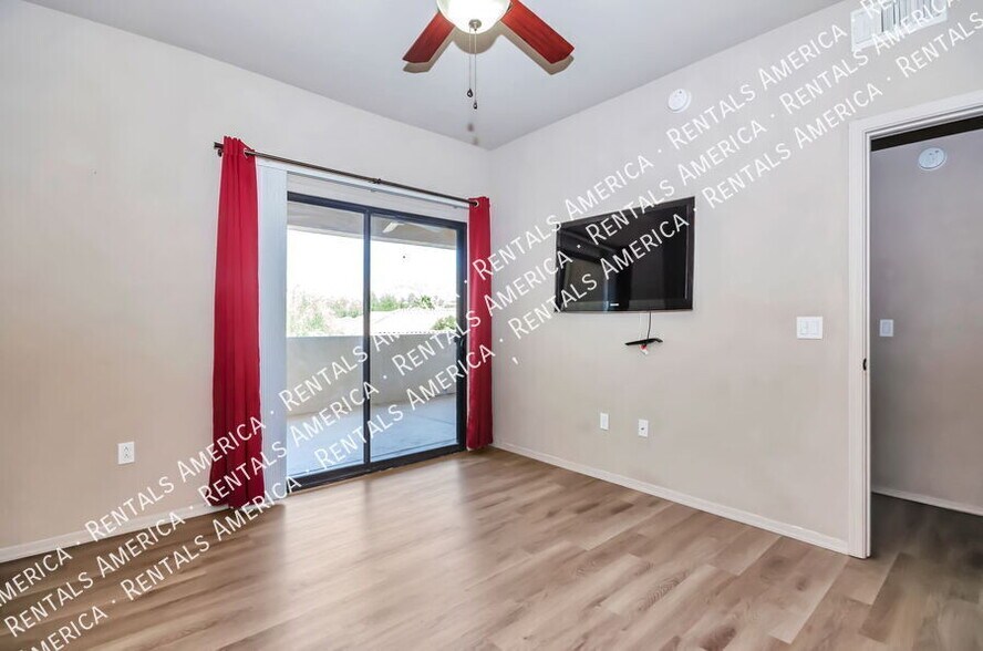 Building Photo - 2550 E River Rd