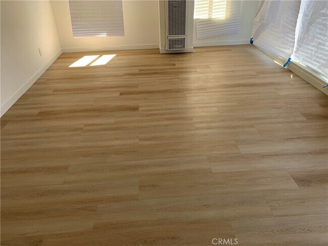 Building Photo - 1209 W 40th Pl