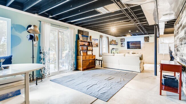 Building Photo - Spacious 4 Bedroom in 80923