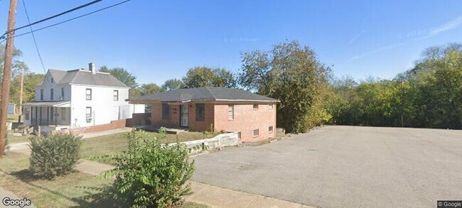 Building Photo - MLK DR