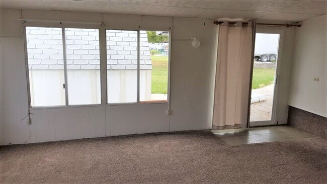 Building Photo - Deposit Moves You In!  3 Bed 1 Bath Home F...