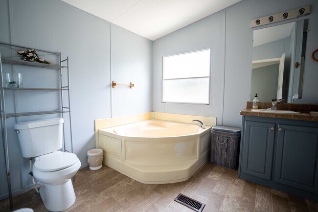 Building Photo - 20511 N Sabine Dr