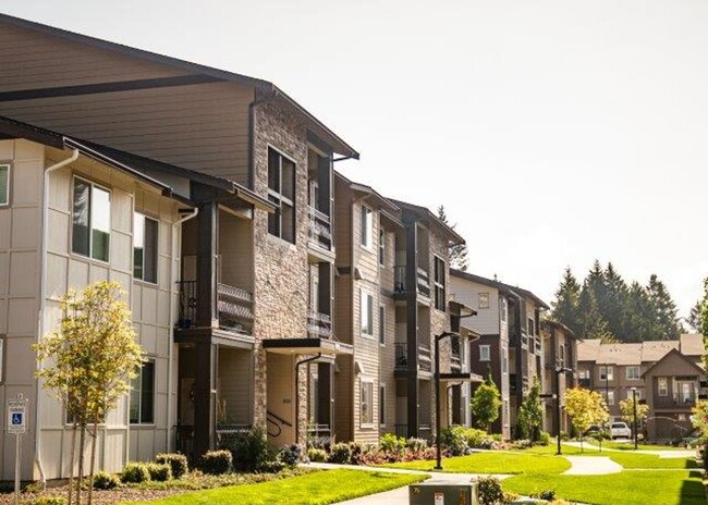 Building Photo - Gorgeous 2 Bedroom 1 Bath top floor Privat...